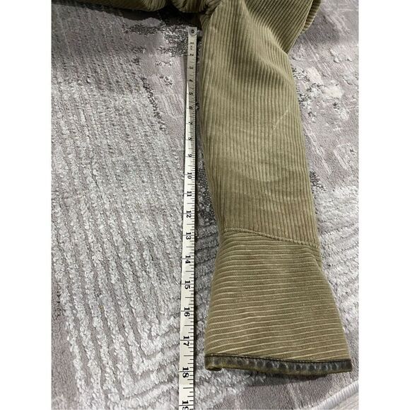 XL, Double D Ranch, tan corduroy with hook & eye closure and stud details. - Picture 15 of 15